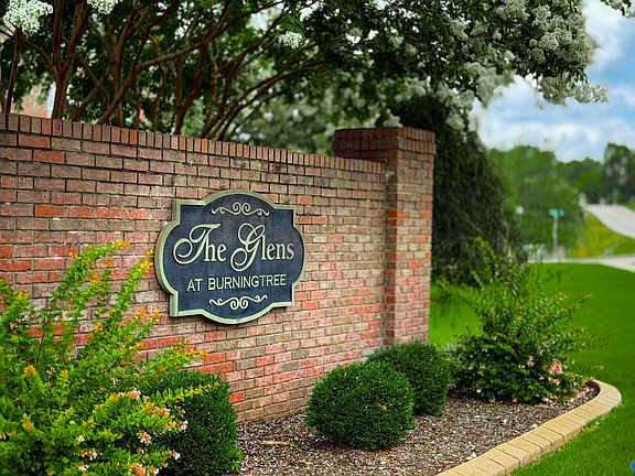 5th image of 127 Jackson Way