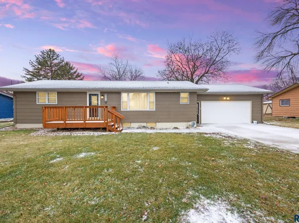 511 Center St, Centerville, SD 57014