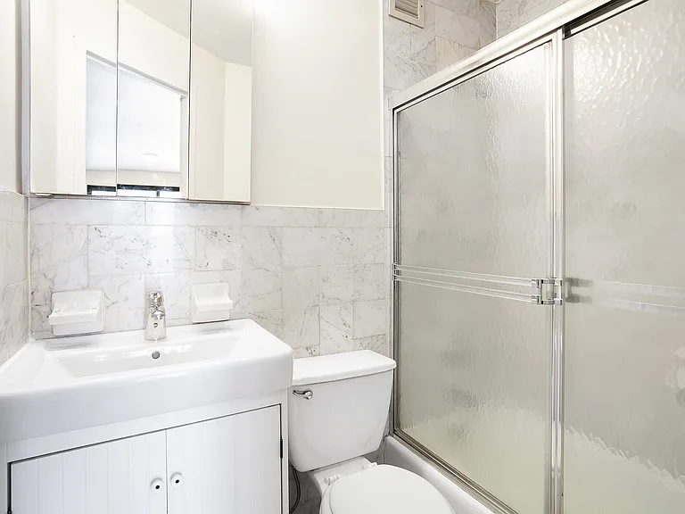 325 W 51st St #4C — Photo 7