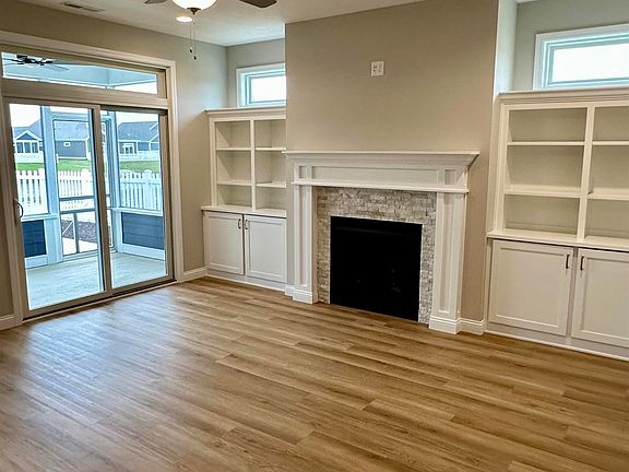 2nd image of 570 Tamarind Dr