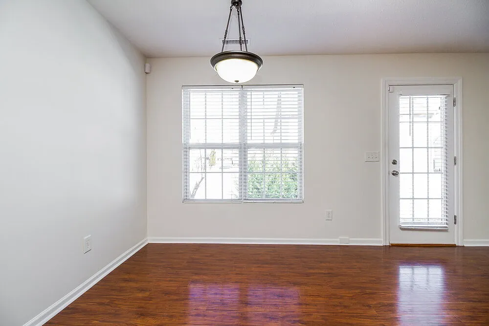 3 bed, 2.5 bath, 1952 sqft, $3,250 — Photo 4