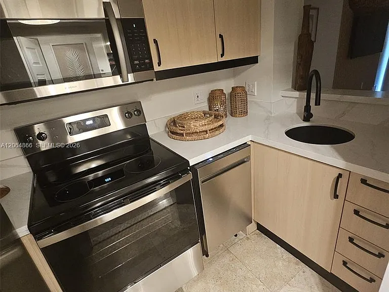 2951 S Bayshore Dr #212 — Photo 4