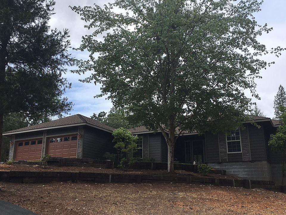 2nd image of 195 Surrey Dr