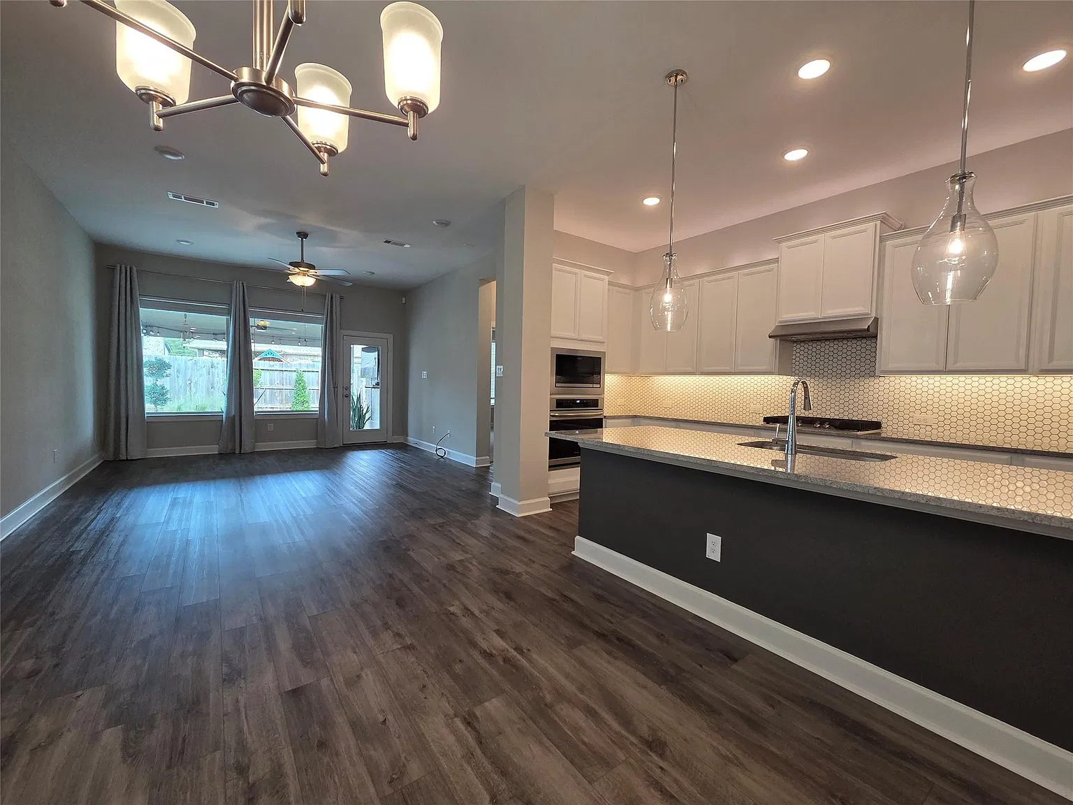 3 bed, 2.0 bath, 1871 sqft, $3,000 — Photo 3