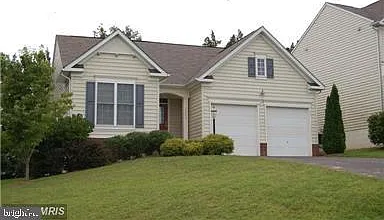 3 bed, 2.0 bath, 2214 sqft, $2,100 — Photo 1