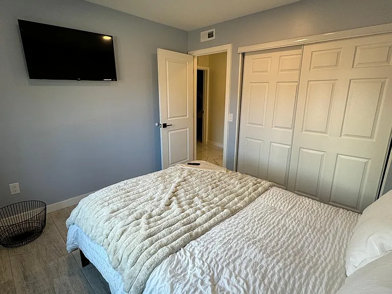 guest bedroom 1 and 2 are the same.