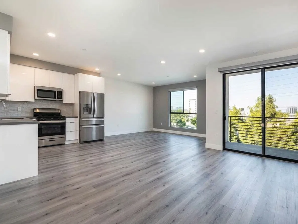 2 bed, 1076 sqft, $2,695 — Photo 2
