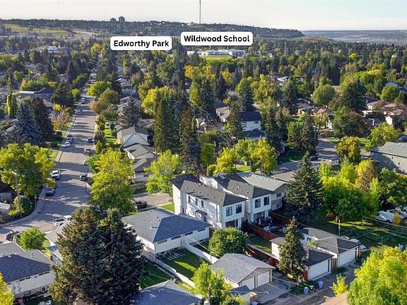 3rd image of 624 W 38th St SW