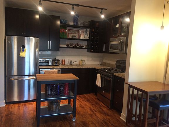 2nd image of 1815 W Argyle St APT 4C