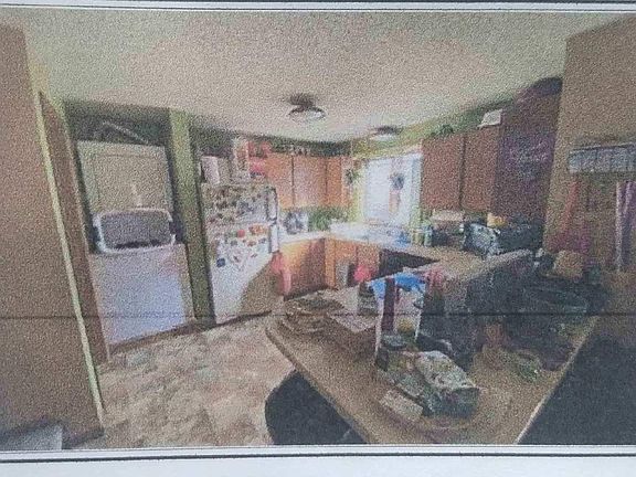 3rd image of 926 W 1st St
