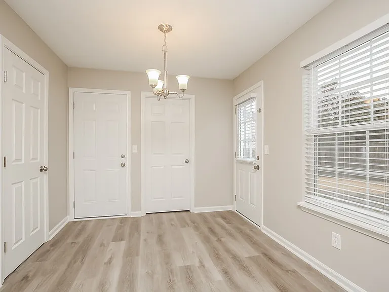 1103 Phelissa Dr — Photo 7