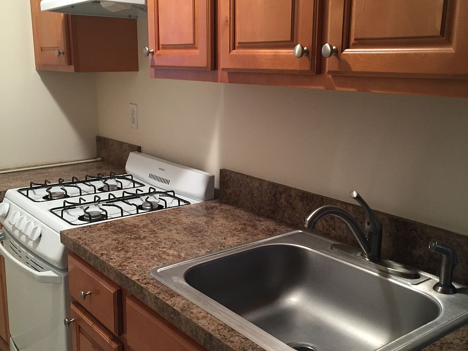 2nd image of 14 Ebony St