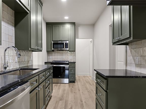 4th image of 502 W 6th St