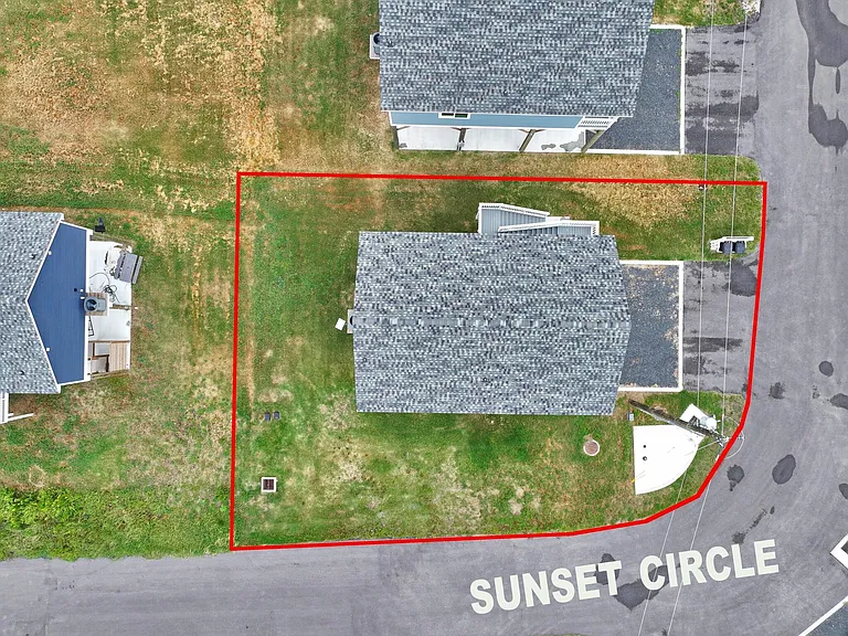 1049 Sunset Cir W — Photo 39