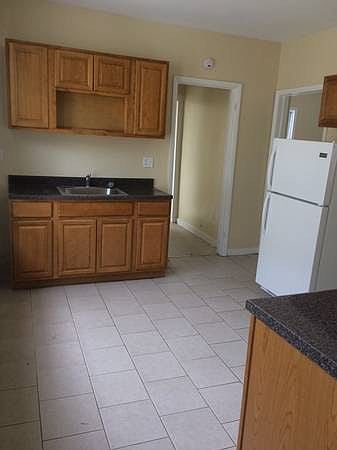 1st image of 194 Frank St #1