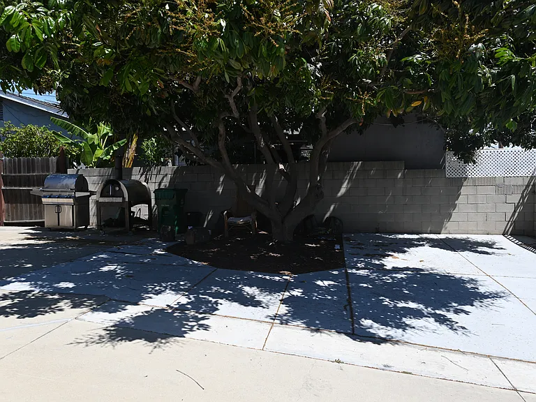 9392 Westminster Blvd — Photo 25