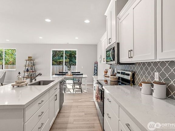 3rd image of 1418 60th Avenue NE