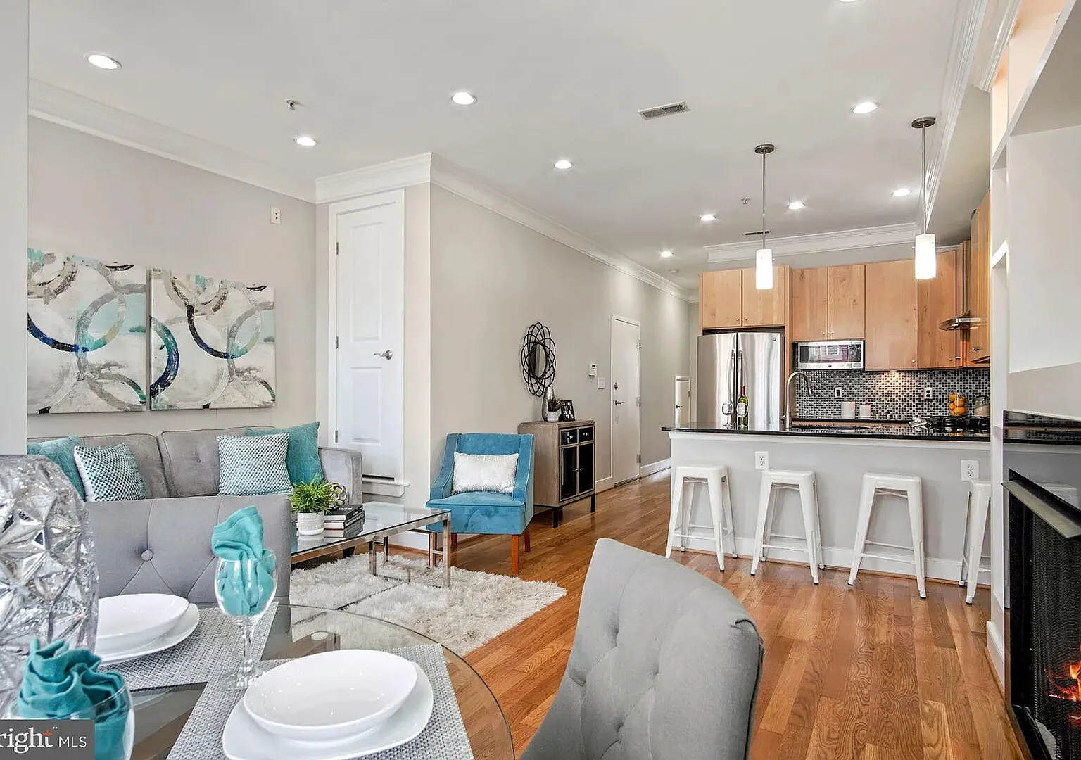 Fully Furnished, Walkable 1BR + Den, 2BA in Downtown DC — Photo 1