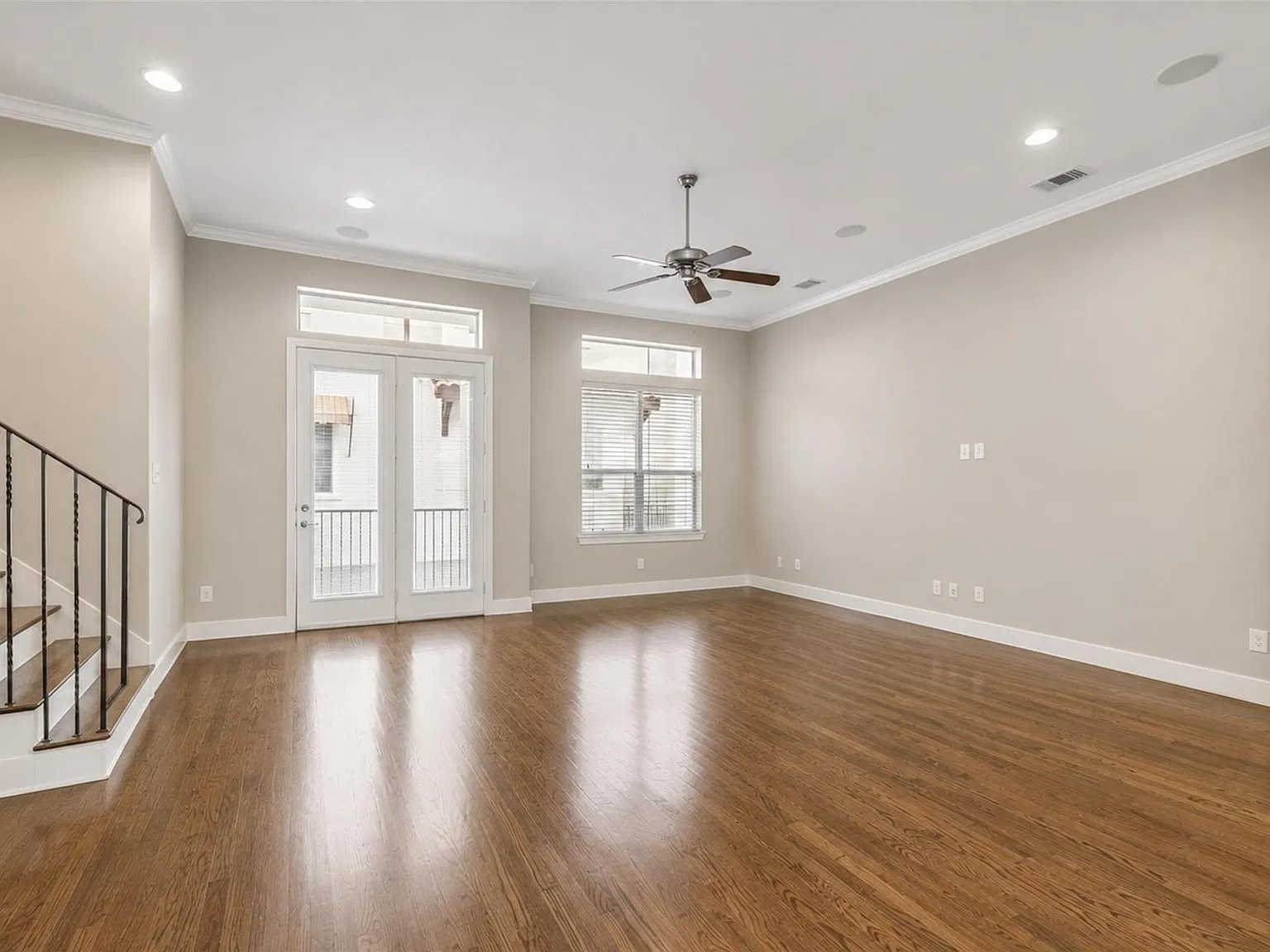 3 bed, 3.5 bath, 2211 sqft, $3,300 — Photo 4