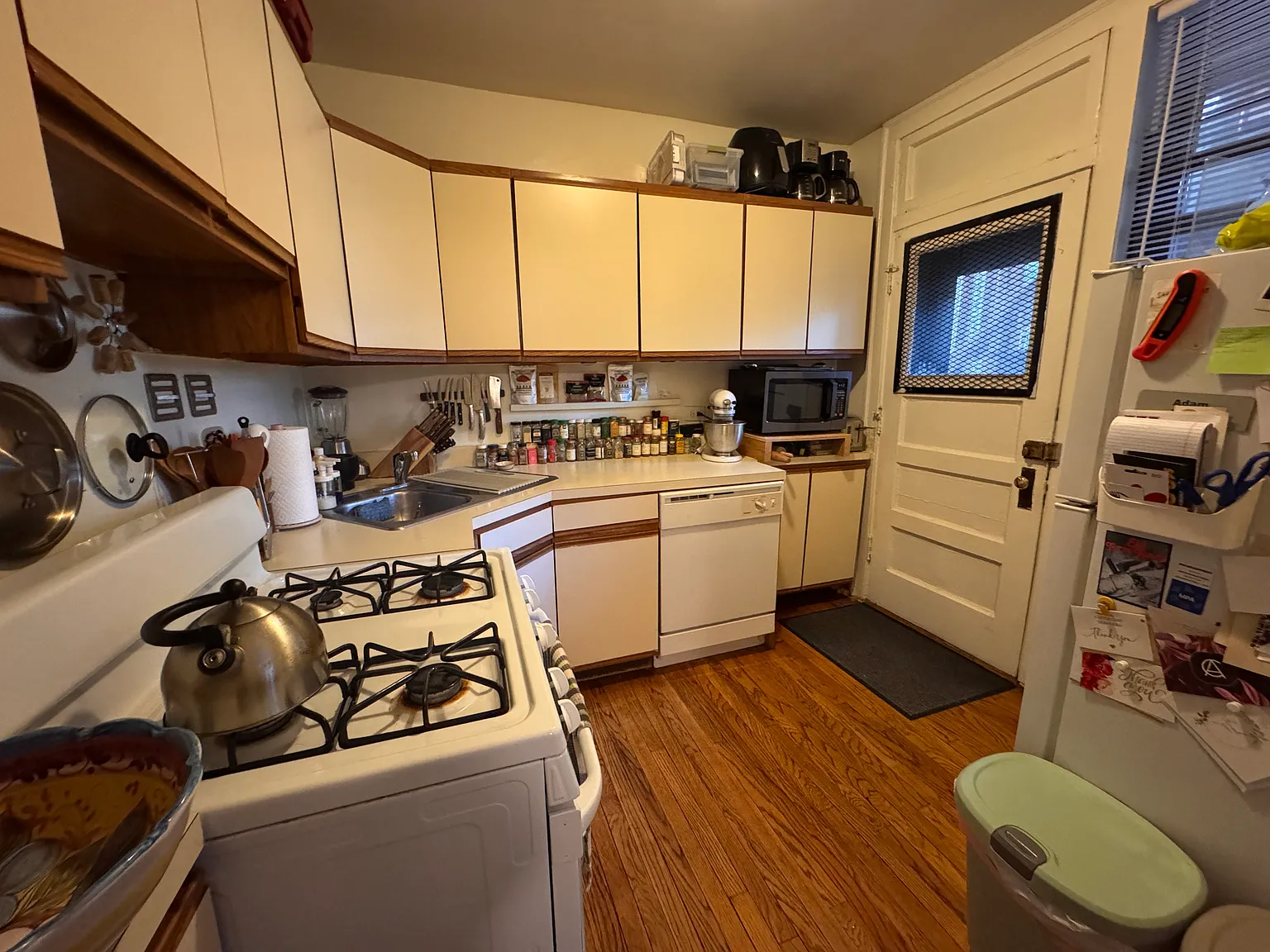 2 bed, 900 sqft, $1,945 — Photo 4