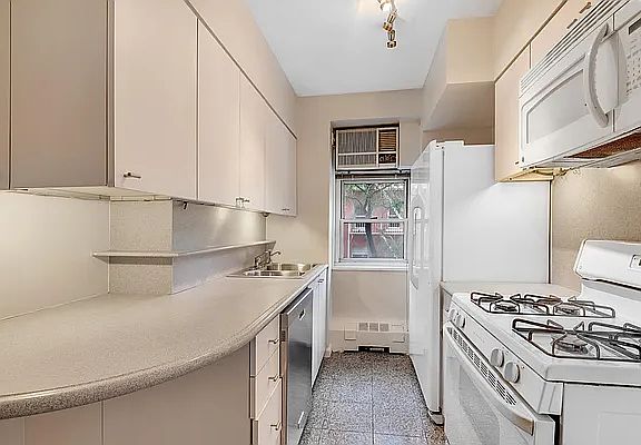 5th image of 1175 York Ave APT 4J