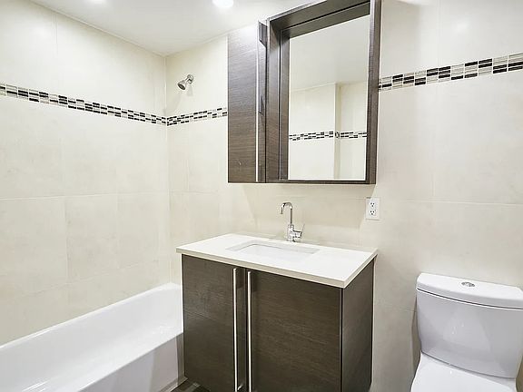 5th image of 31-35 31st St #316