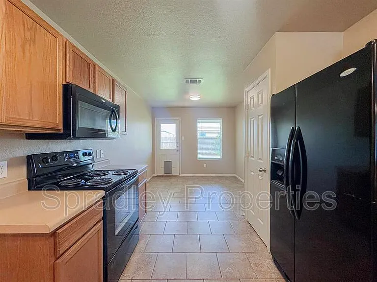 212 Avrshire Ln — Photo 7