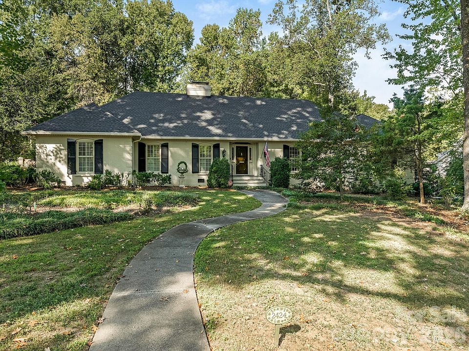1st image of 2424 Richardson Dr
