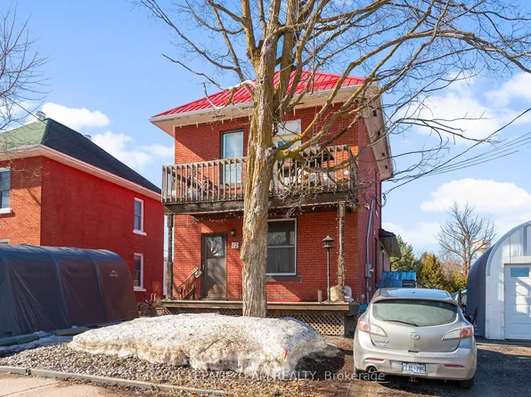 12 Meadow St, Whitewater Region, ON K0J 1K0