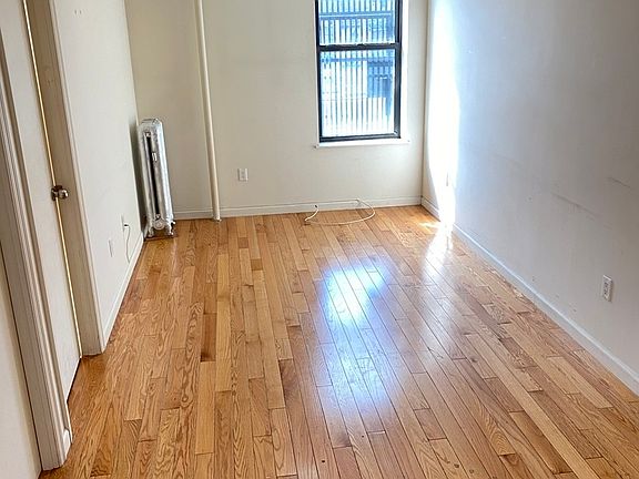 4th image of 190 Wadsworth Ave #33
