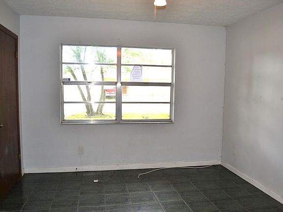 4th image of 4714 E Poinsettia Ave