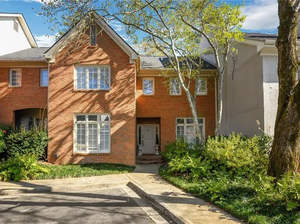 52 Paces West Dr NW, Atlanta, GA 30327