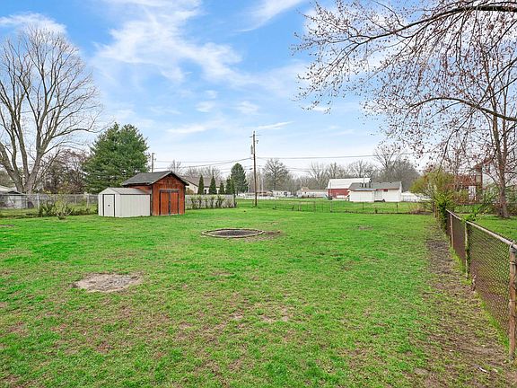 4th image of 58 Maplewood Dr