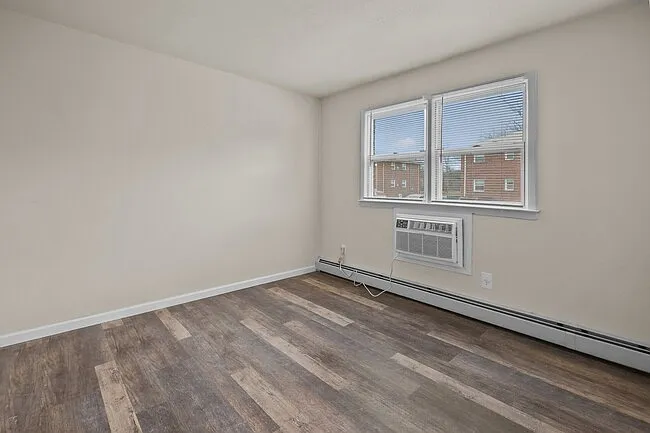 Parkview Apartments — Photo 10