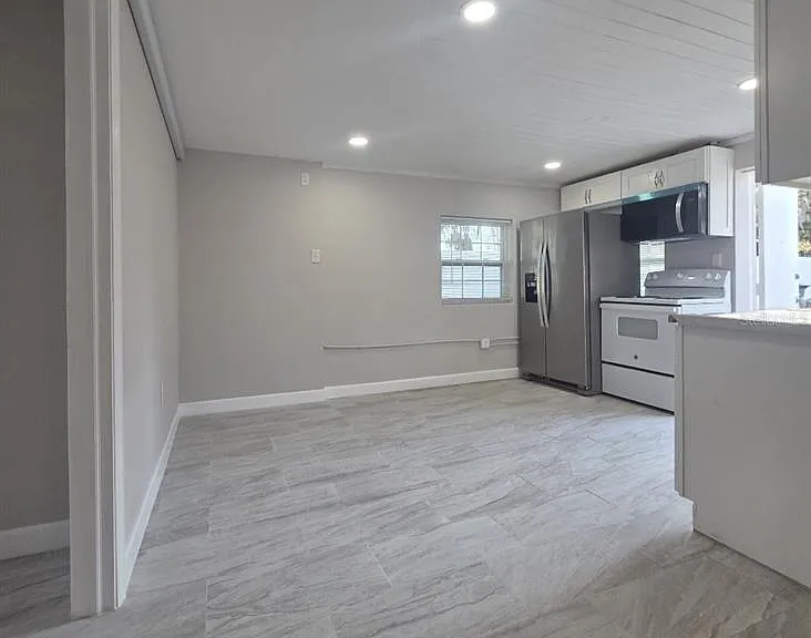 712 S Clyde Ave — Photo 6