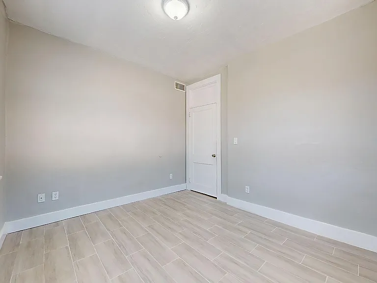 433 NW 25th Ave — Photo 16
