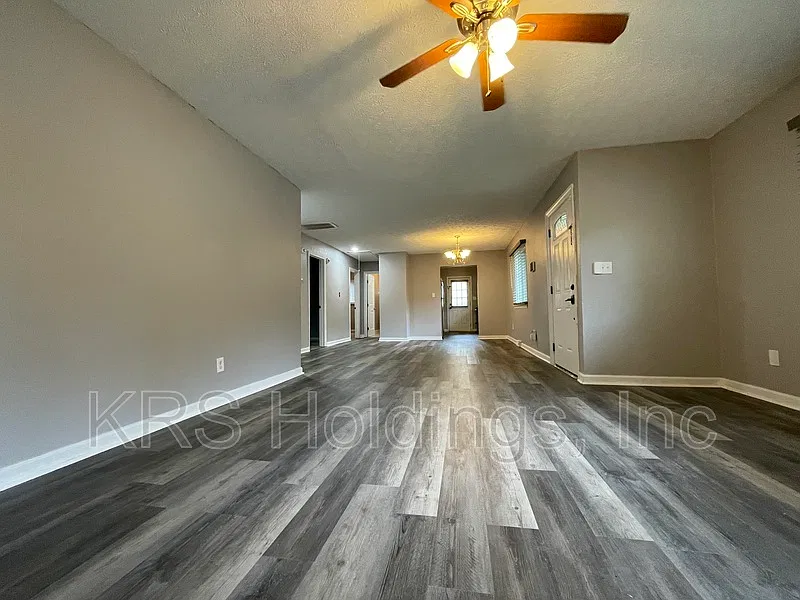 3 bed, 2.0 bath, 1346 sqft, $1,850 — Photo 3