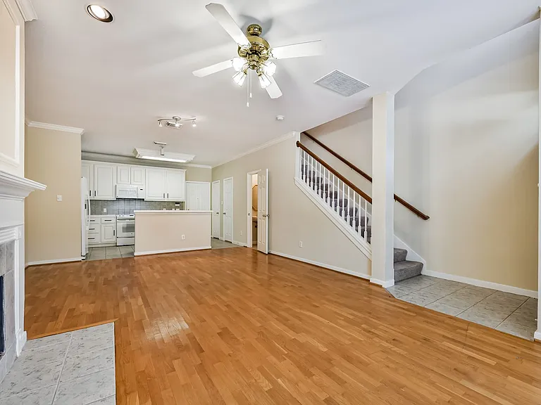 1408 Tuam St — Photo 5
