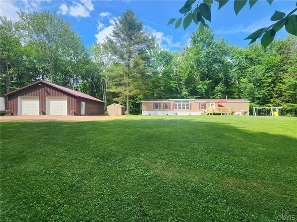 311 N Auringer Rd, Constantia, NY 13044