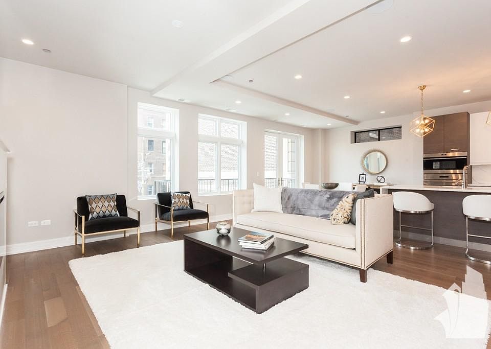 1st image of 425 W Melrose St #40347