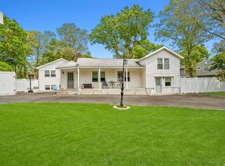 1 Sterling Ave, Patchogue, NY 11772