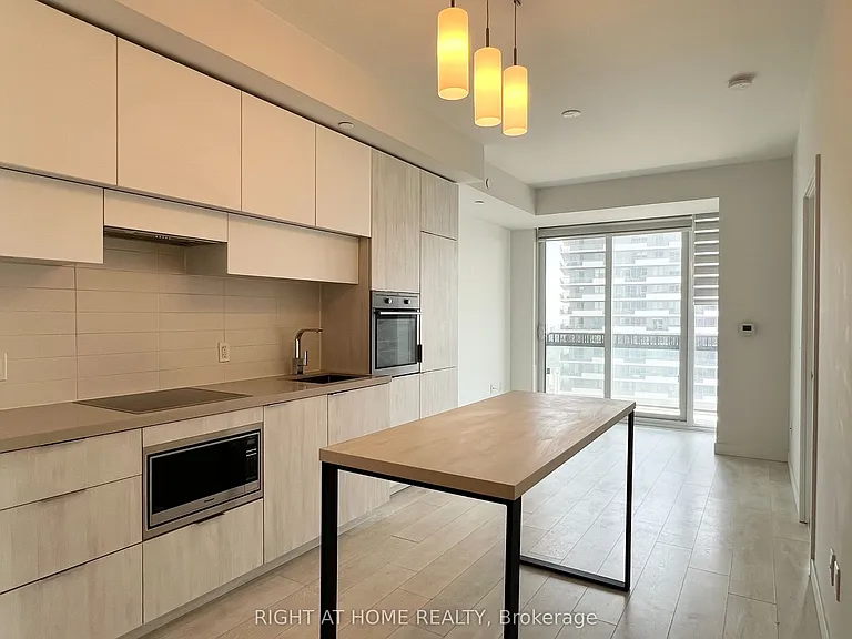 8 Eglinton Ave E #5001 — Photo 4