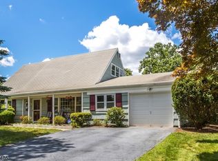 26 Flower Rd, Somerset, NJ 08873