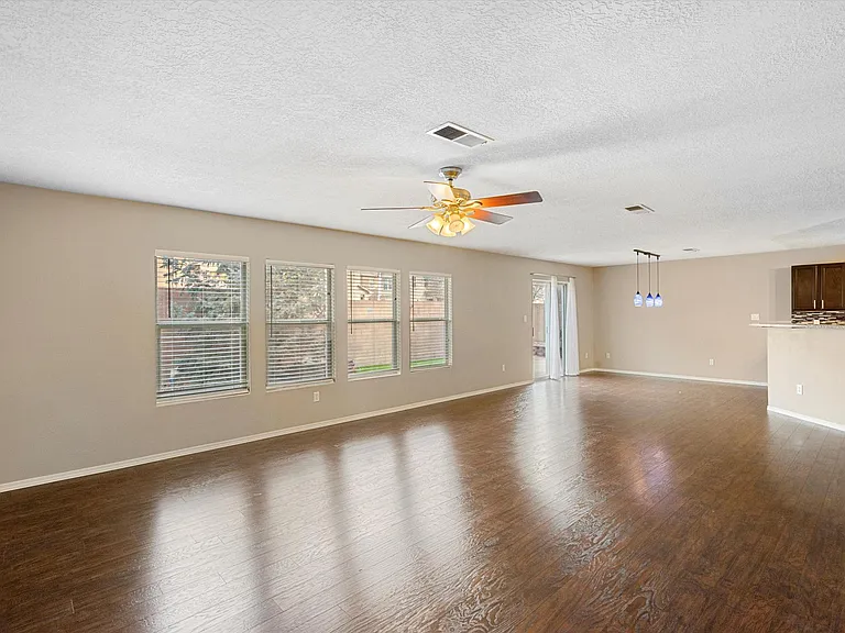 12428 Rainier Way NE — Photo 15