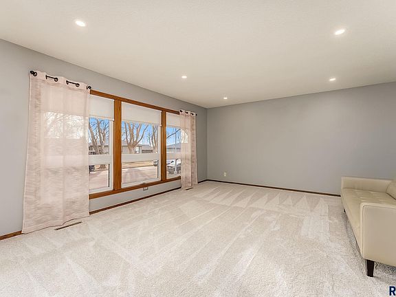 3rd image of 2309 S Stephen Ave