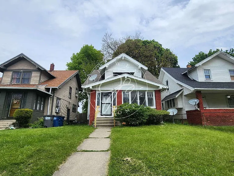 1354 Goodale Ave — Photo 2
