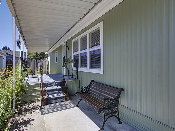 4th image of 3909 E Fourth Plain Blvd Unit 4