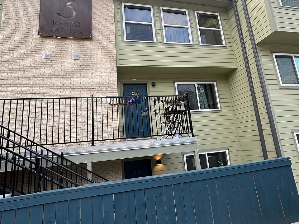 2124 Burton Dr