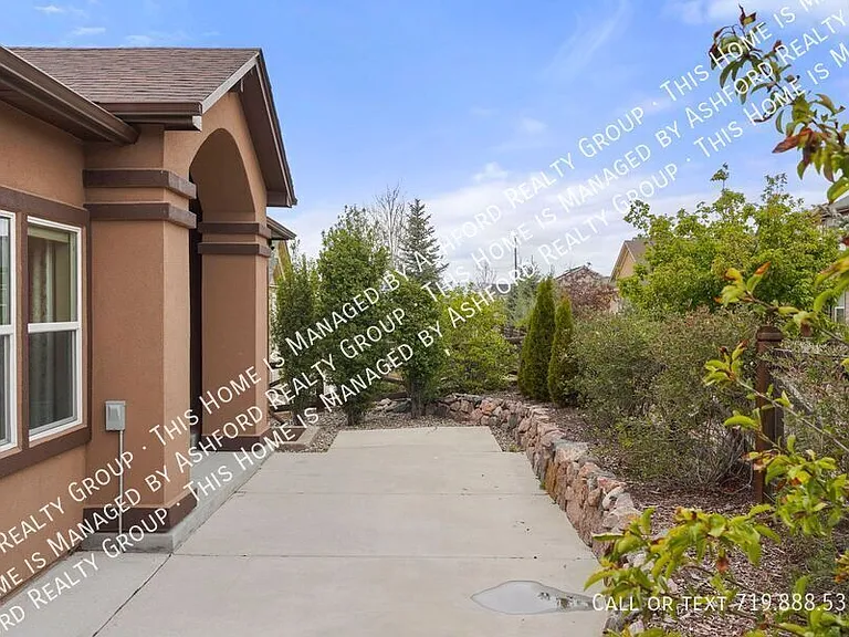7215 Rim Bluff Ln — Photo 26
