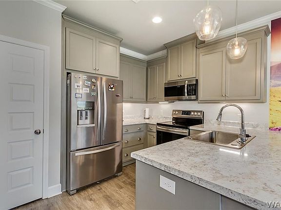 3rd image of 3010 Palmetto St